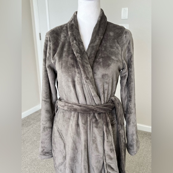 NWT Ugg Gray Robe Size Smalll - Picture 3 of 9